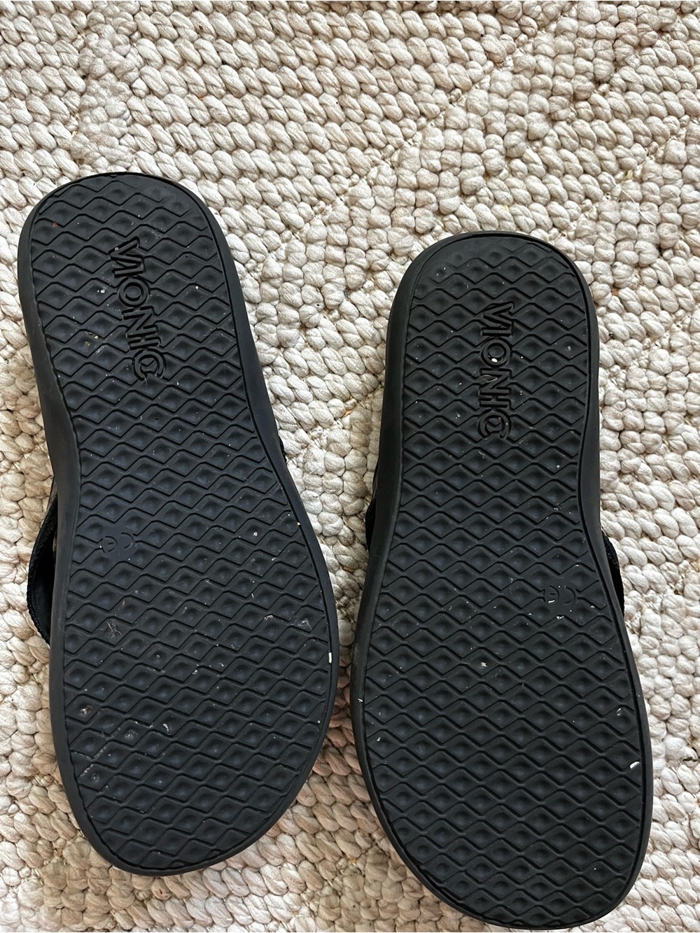Vionic Black Patent Strap Flip Flop Sandals - Picture 2 of 4